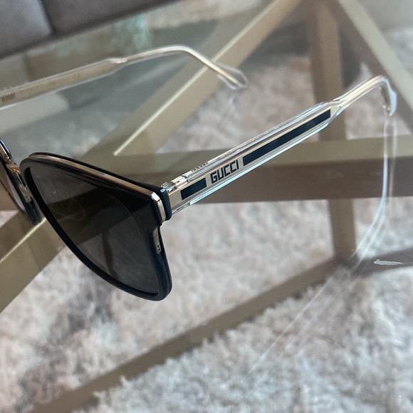 Gucci Sunglasses - Picture 2 of 4